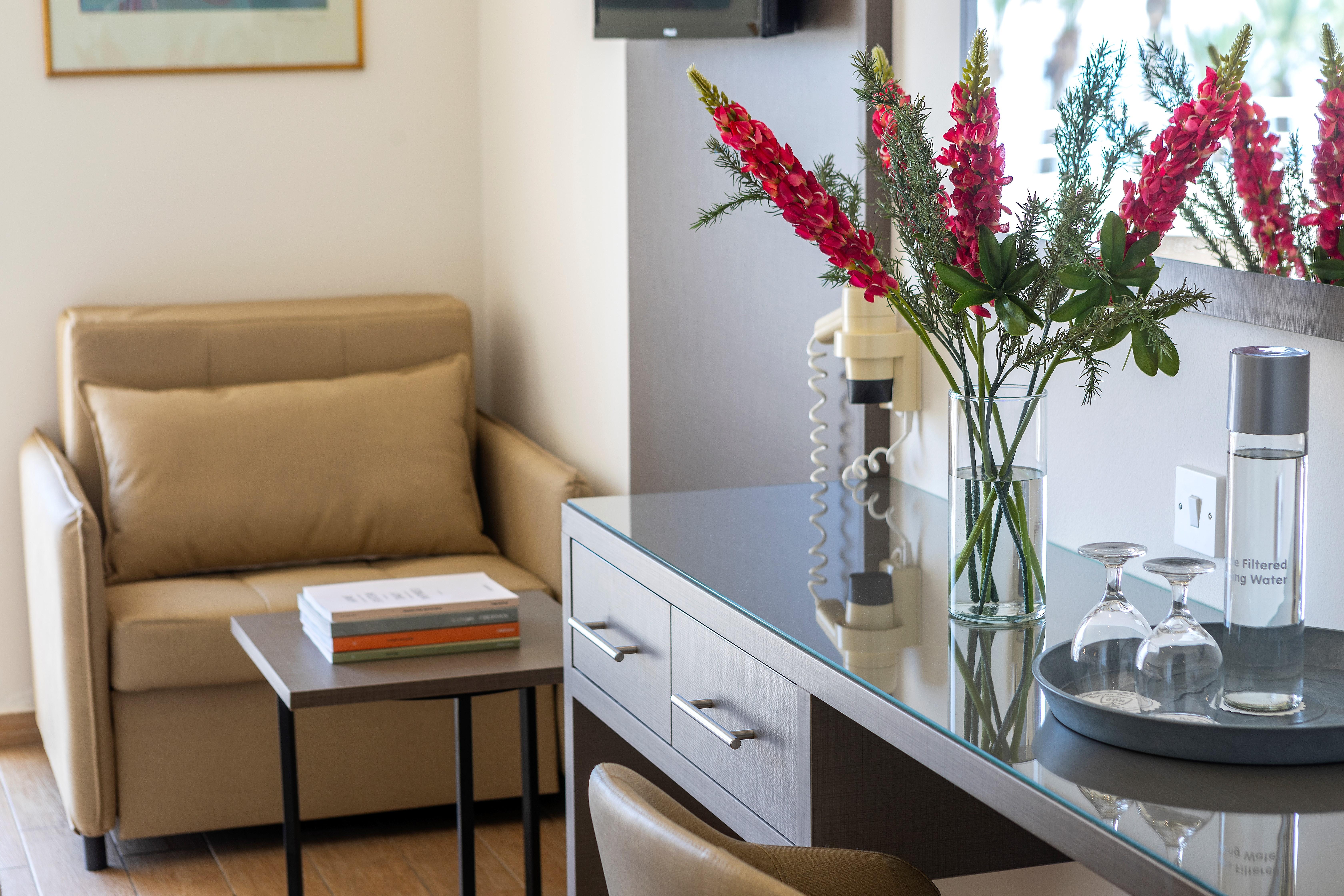 Queens Bay Отель 4*