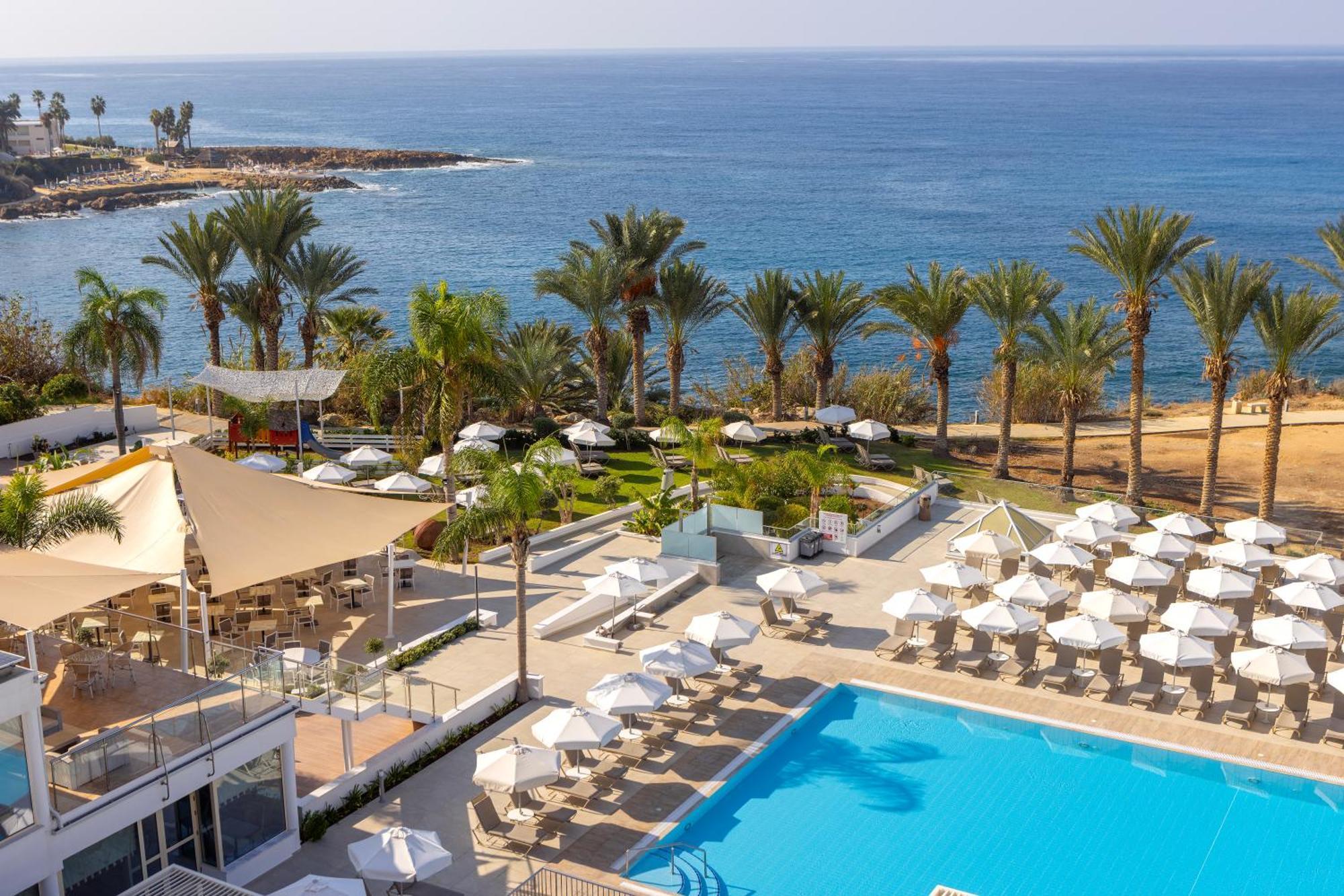Queens Bay Отель 4*