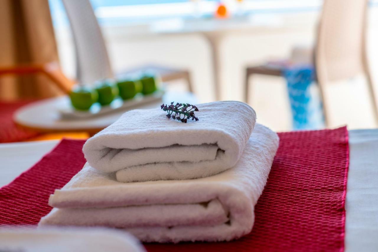 Отель Queens Bay 4*