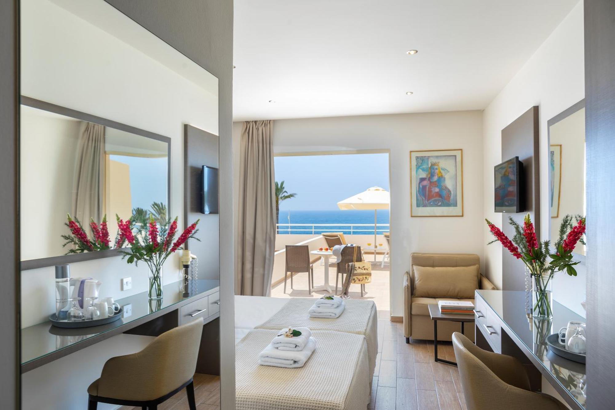 Queens Bay Hotel Kissonerga